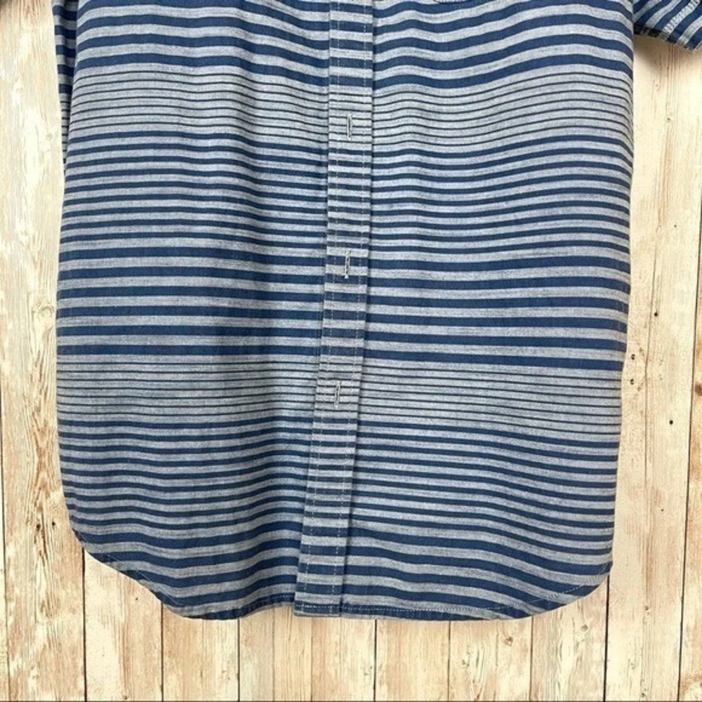 The North Face Short Sleeve Striped‎ Button Front Top Size Medium Men